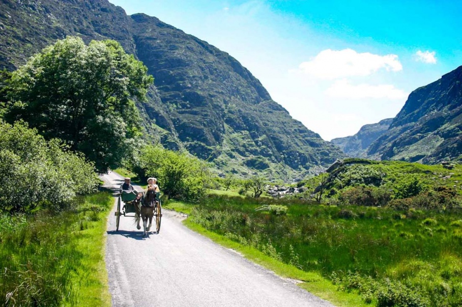 jaunting car gapofdunloe